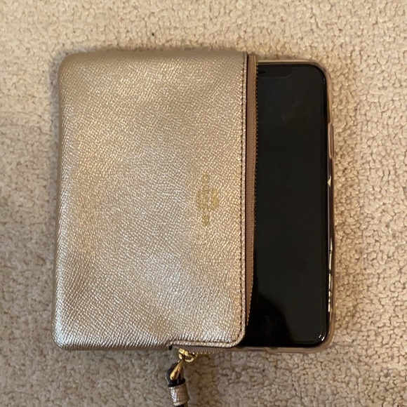 Coach Wristlet Pebble Leather - Picture 7 of 9